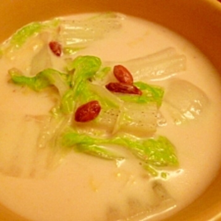 シチューの素で☆白菜とクコの実の中華風ミルクスープ